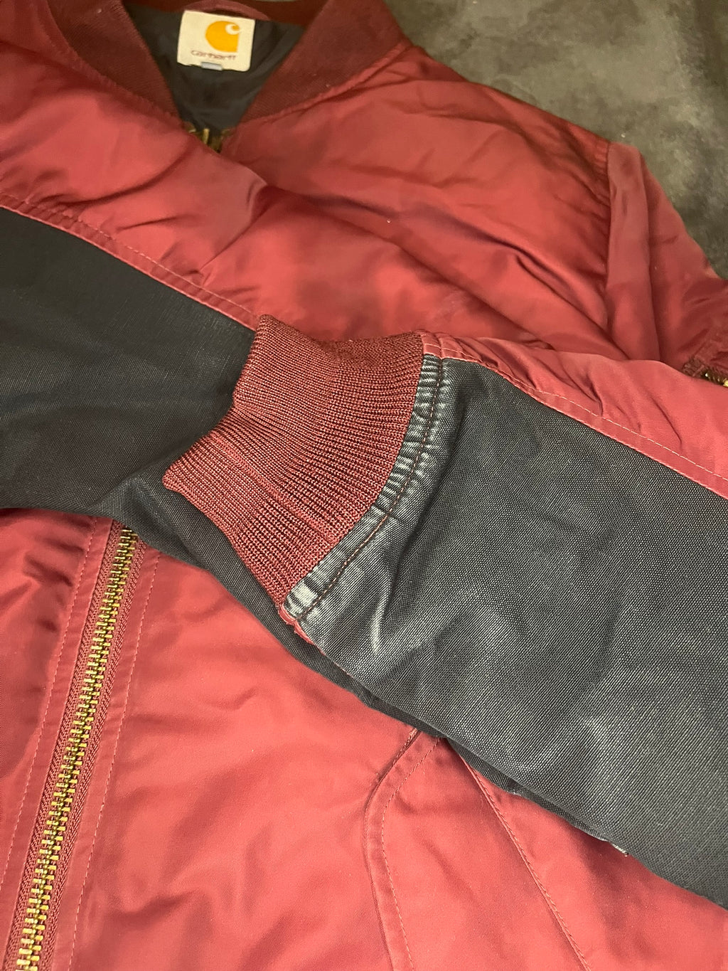 carhartt-bomberjacke-weinrot