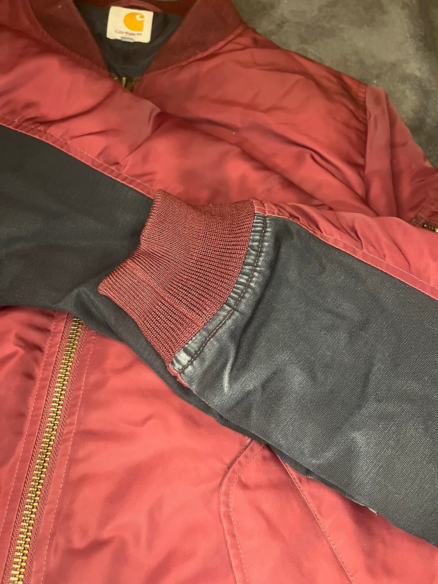carhartt-bomberjacke-weinrot